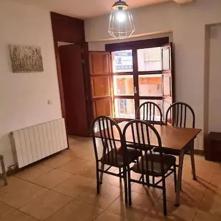 Apartamento Corrala De San Anton. Sencillo En Pleno Centro