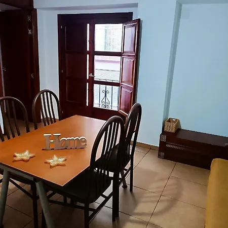 Apartamento Corrala De San Anton. Sencillo En Pleno Centro *